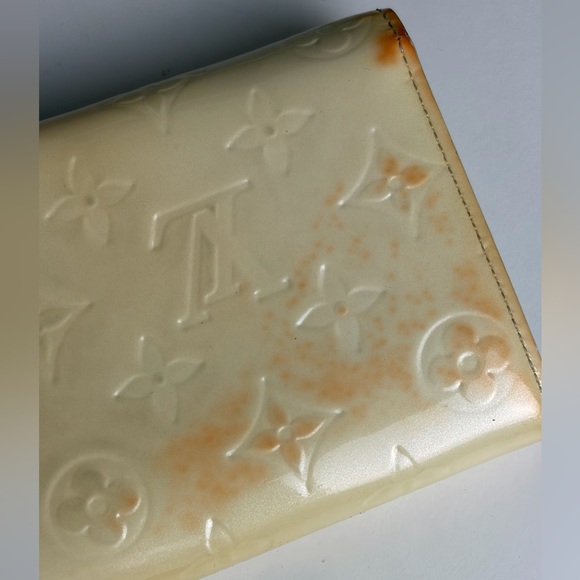 Louis Vuitton Ivory Vernis Sarah Wallet - Picture 8 of 16